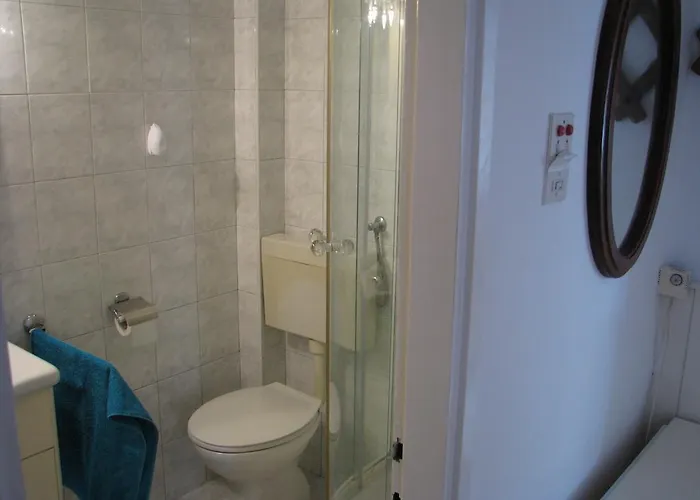 Ada Novak * חוואר